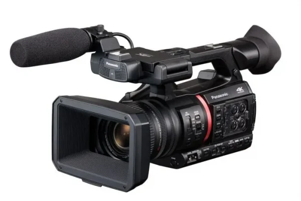 Panasonic AG-CX370EJ Front.jpg