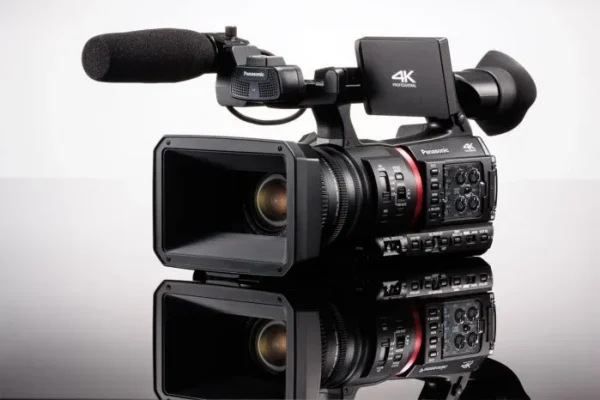 Panasonic AG-CX370EJ Front2.jpg